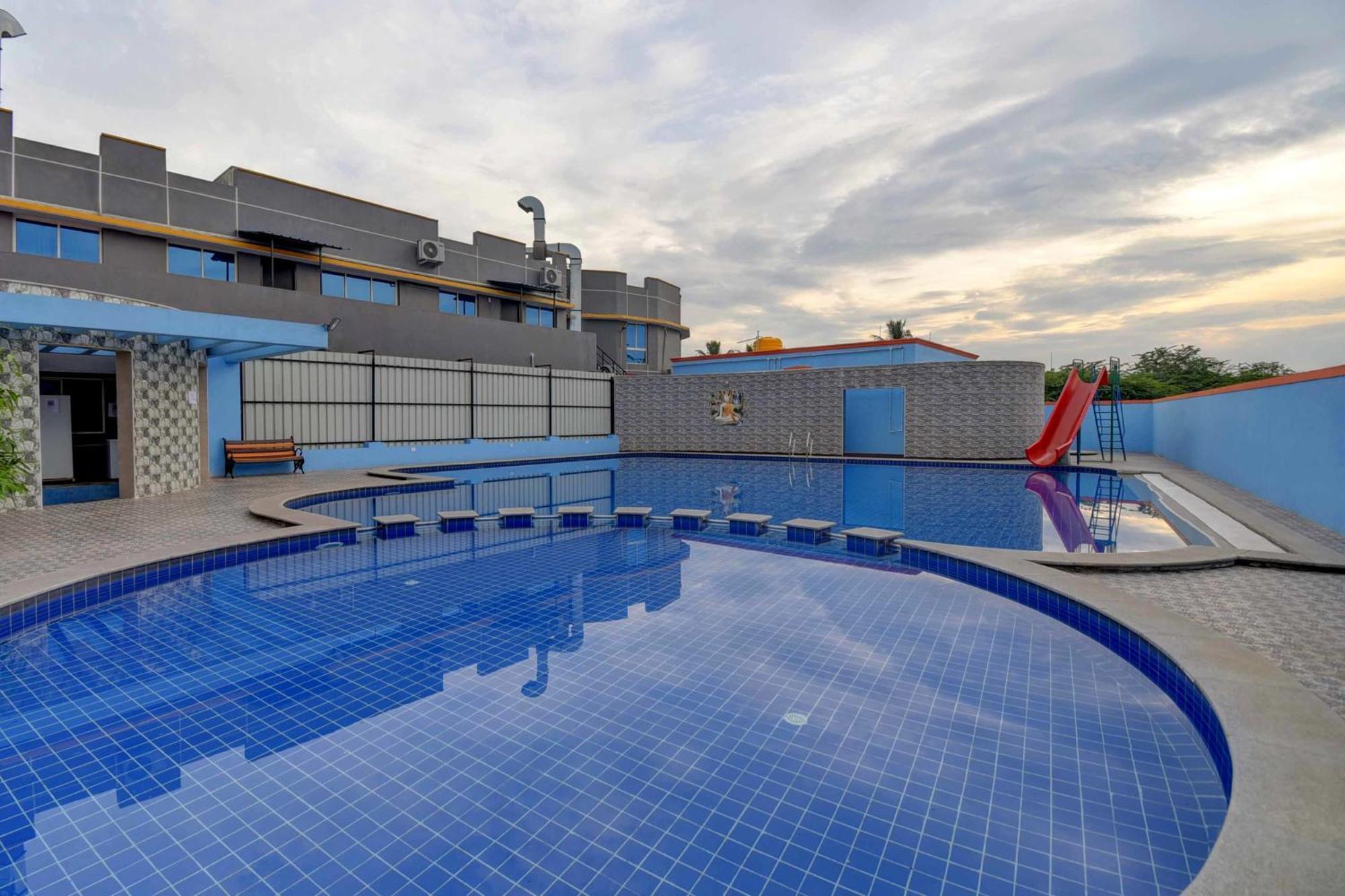Collectipn O Pradee Queen Resort Chennai Bagian luar foto