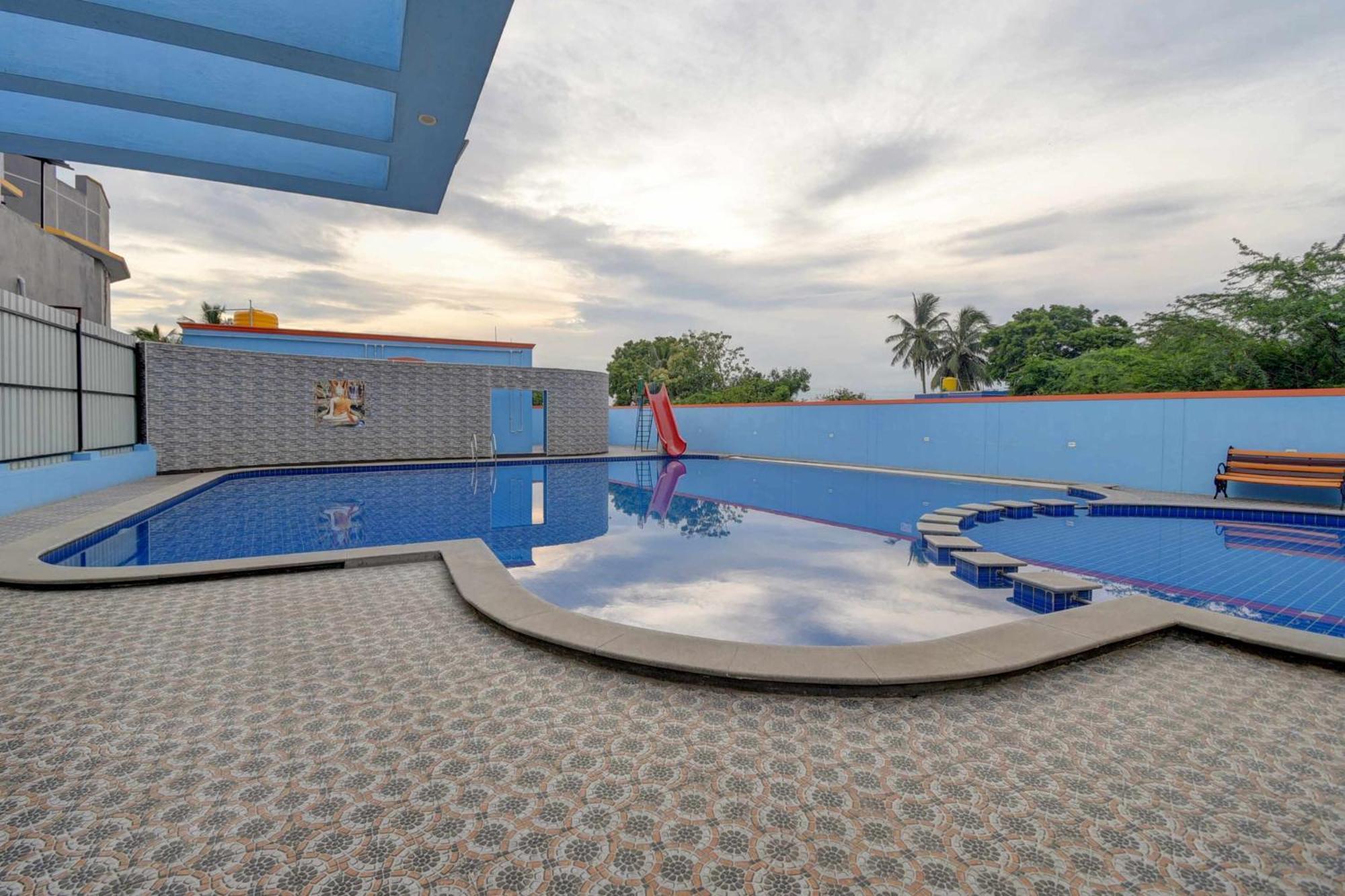Collectipn O Pradee Queen Resort Chennai Bagian luar foto